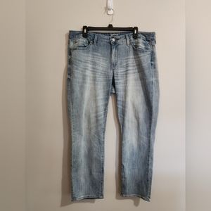 COPY - Women Signature Levi-Strauss Mid-Rise Slim Cuffed Light Wash Jeans